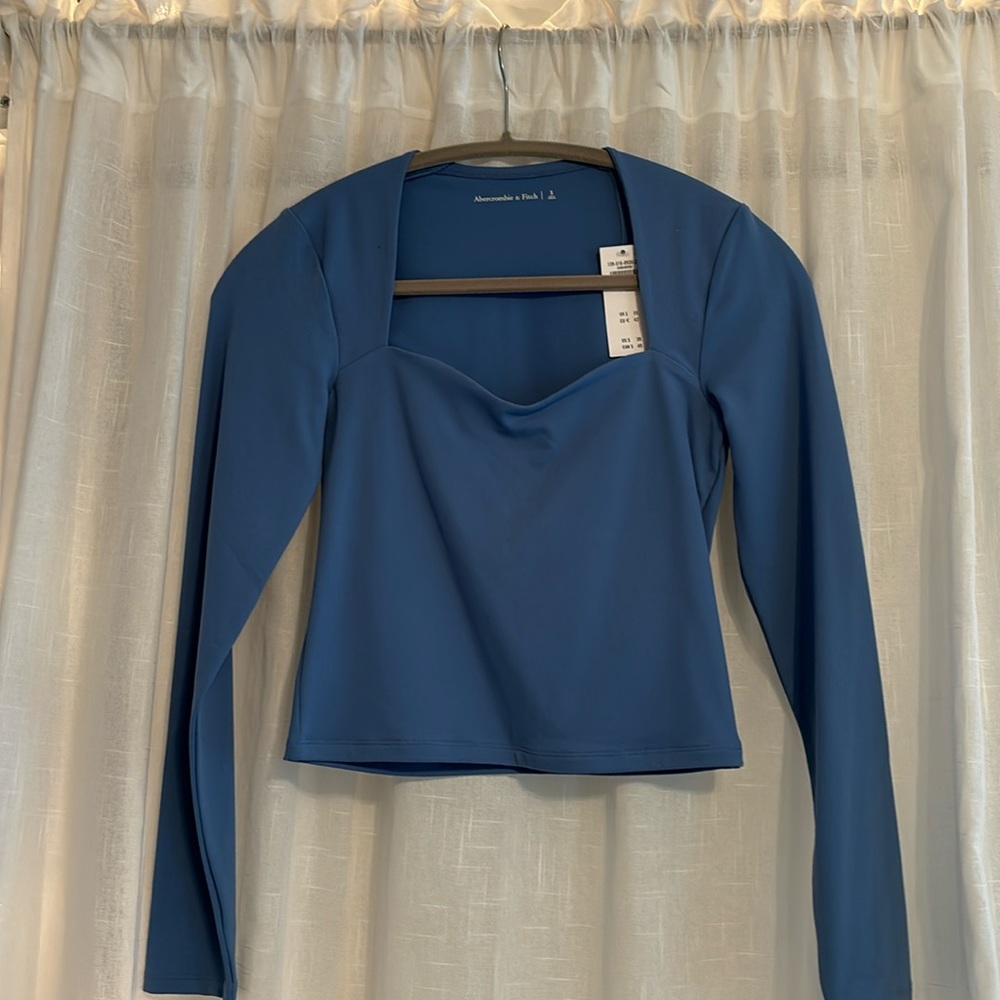 NWT! ✨ Abercrombie Longsleeve